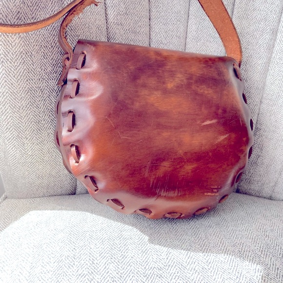 100% natural leather satchel with metal hardware closure.  Gorgeous! - Picture 5 of 5